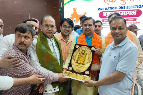 One Nation One Election: एक ही परिवार में पिता-पुत्र,पति-पत्नी, मां-बेटा, पिता-पुत्री को टिकट नहीं देगा कोई भी दल