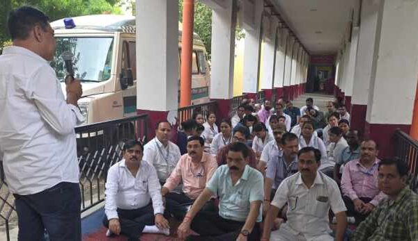 Employee Teacher Joint Front का सरकार की कर्मचारी विरोधी नीतियों के विरोध में सत्याग्रह