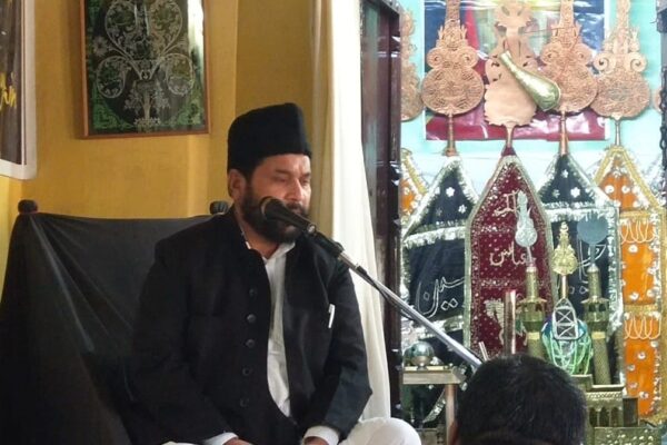 मोहर्रम की पहली मजलिस पर तकलीफों और करबला में हुई यजीद की ज्यादतियों को सुनकर अजादरों के आंसू छलक आए