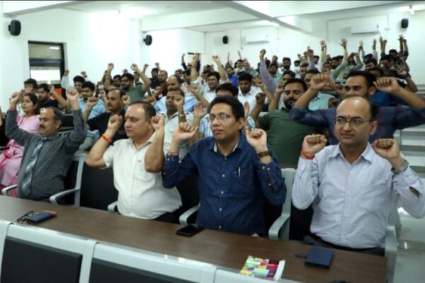 टीएमयू में गुरुजनों ने लिया योग का संकल्प