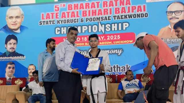 14 साल की उम्र में Uttar Pradesh Taekwondo Association में कोच बनने पर संयम अग्रवाल का सम्मान