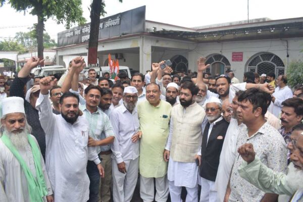 Government Schools को बंद करके Teachers की भारी कमी को Merge Model से ढकना चाहती है Yogi Government: Congress