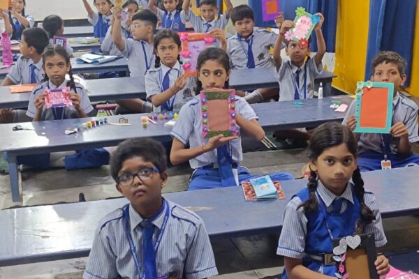 St. Mira Academy में Inter House Mask Making एवं photo frame making competition