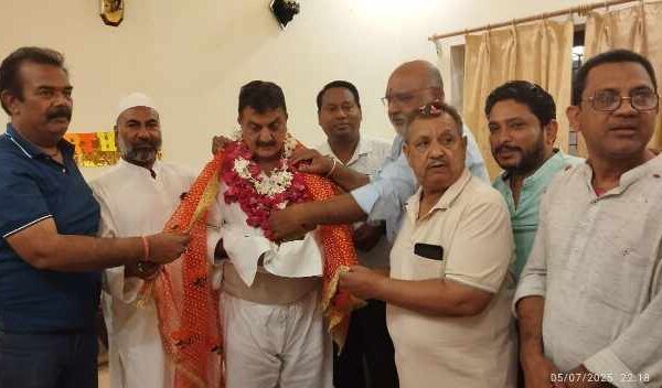 देर रात Shri Amarnath Yatra से लौटे District President Vinod Gumbar, कांग्रेसियों ने किया स्वागत