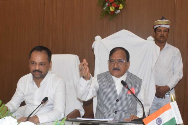 नगर निगम सभागार पार्षदों के साथ बोर्ड की बैठक