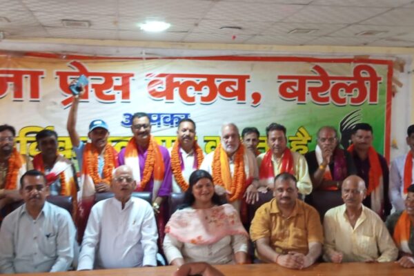 Baba Amarnath की यात्रा पर जा रहे पत्रकारों का सम्मान