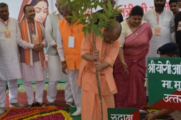 CM Yogi Adityanath: सावन मास में शिव को समर्पित रुद्रा वनम स्थापना का दिया तोहफा