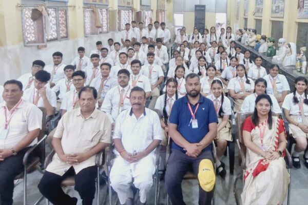 Shirdi Sai Public School के छात्र- छात्राओं ने निरीक्षण कर नमन किया Freedom Fighter को