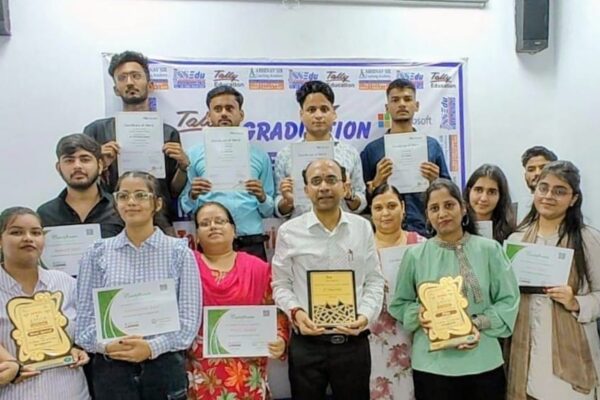 ASCA में Tally & Excel प्रशिक्षण पूरा करने पर छात्र -छात्राओं को प्रमाणपत्र देकर किया सम्मानित
