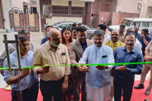 अब दिल्ली- मुंबई जाने की जरूरत नहीं, मुरादाबाद में ही खुल गया Derma with Me…clinic