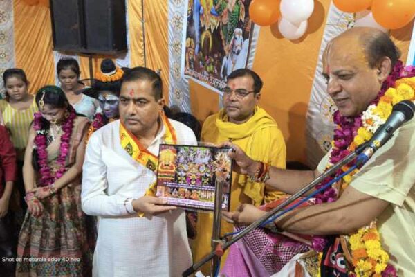 Jharkhandi Mandir में Shri Shiv Mahapuran में पहुंचे Kundarki BJP MLA Ramveer Singh का अभिनंदन