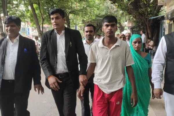 सनी दिवाकर व अन्य हत्यारोपियों को पीछा कर कमल चौहान की लोकेशन दे रहा था लक्की यादव