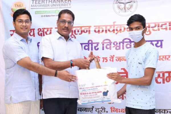 TMU में PM के बर्थ-डे पर TB रोगियों को 126 पोषण पोटली वितरित