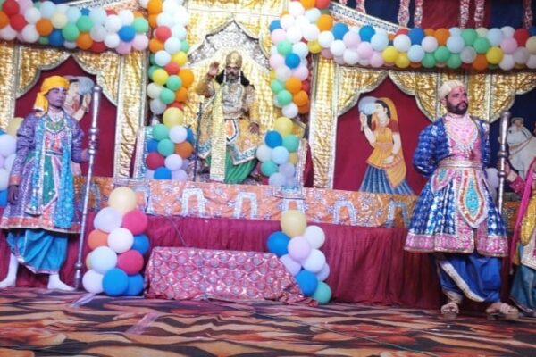 लाजपत नगर में रामलीला में अहिल्या उद्धार से लेकर श्रीराम को फूल तोड़ते देखा माता सीता ने…का मंचन