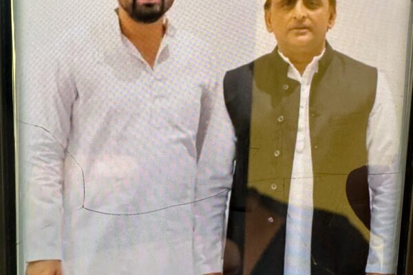 नगर पंचायत अगवानपुर की पूर्व चेयरमैन के पुत्र इमरान मिल्की ने कचहरी में पीटा
