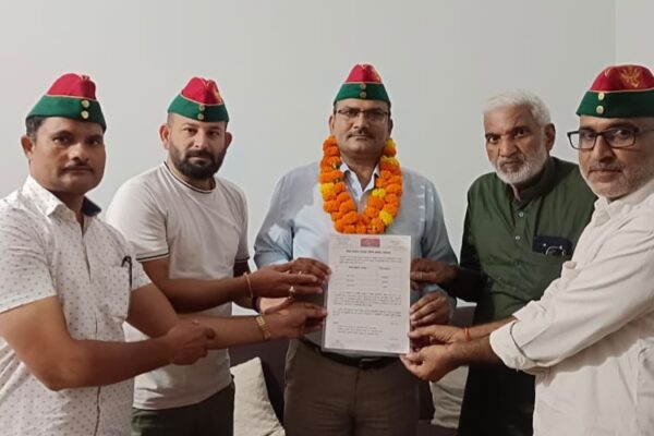 Samajwadi सैनिक प्रकोष्ठ के जिलाध्यक्ष बने प्रदीप यादव का भव्य स्वागत