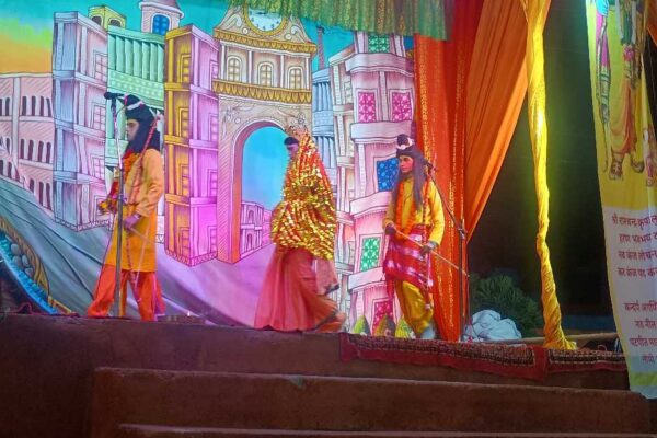 भगवान श्रीराम, सीता और लक्ष्मण के दंडक वन में प्रवेश का अद्भुत मंचन
