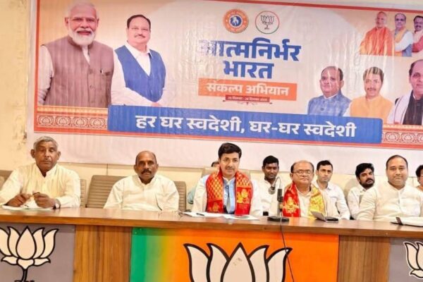 आत्मनिर्भर भारत के लिए स्वदेशी अपनाएं: राजेश यादव