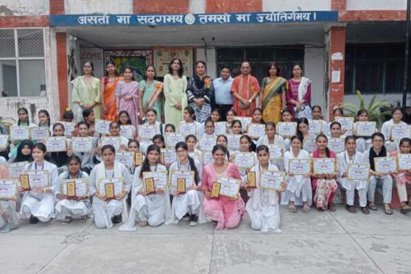 गोकुलदास हिंदू गर्ल्स कॉलेज में 15 दिवसीय चित्रण कार्यशाला का समापन