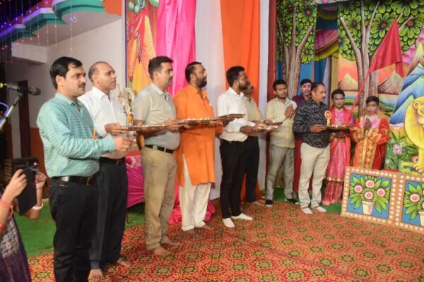 Sambhal की हनुमान नगर गढ़ी रामलीला में 2100 दीपों से हुई मां जगदंबा की आरती, देखिए वीडियो भी…