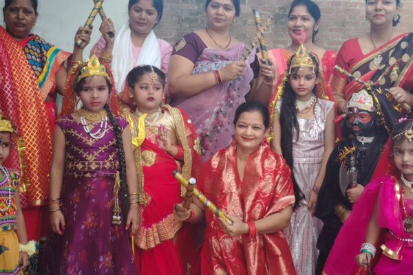 संभल में नवमी पूजन, महिलाओं ने गरबा-डांडिया कर मनाया नवरात्र उत्सव