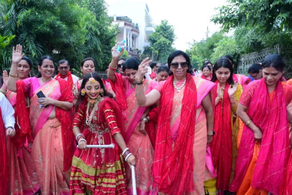 भव्य रथ यात्रा निकली, नगर में छाया श्रद्धा का माहौल