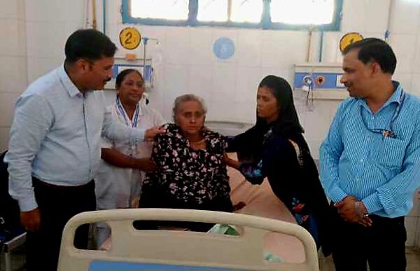 एडवोकेट प्रदीप सक्सेना का… तलाश अपनों की अभियान से 6 महीने बाद अपनों से मिल पाई पंजाब की बुजुर्ग महिला पंजाब की महिला को मिलवाया