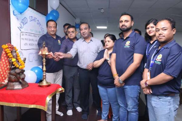 टीएमयू में वर्ल्ड साइट डे पर ऑप्टोमेट्री छात्रों ने ली लव योर आइज़ की शपथ