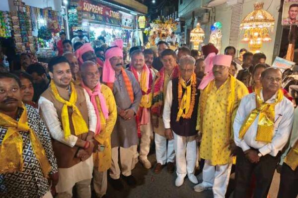 बरेली में रथ पर सवार होकर निकली भगवान श्री चित्रगुप्त की शोभायात्रा