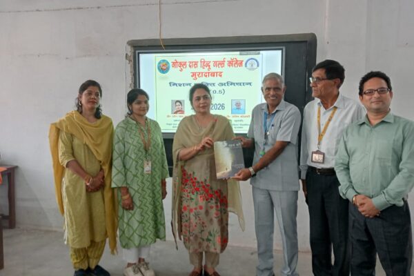 Gokuldas Hindu Girls College: ध्यान और योग की उपयोगिता समझाई छात्राओं को