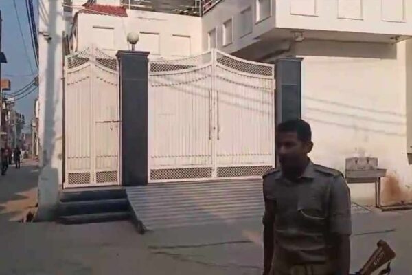 संभल में इंडियन फ्रोजन फूड्स के मालिक हाजी रिजवान और इरफान के ठिकानों पर छापेमारी