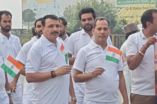 एक भारत आत्मनिर्भर भारत अभियान के तहत पाकबड़ा में पदयात्रा